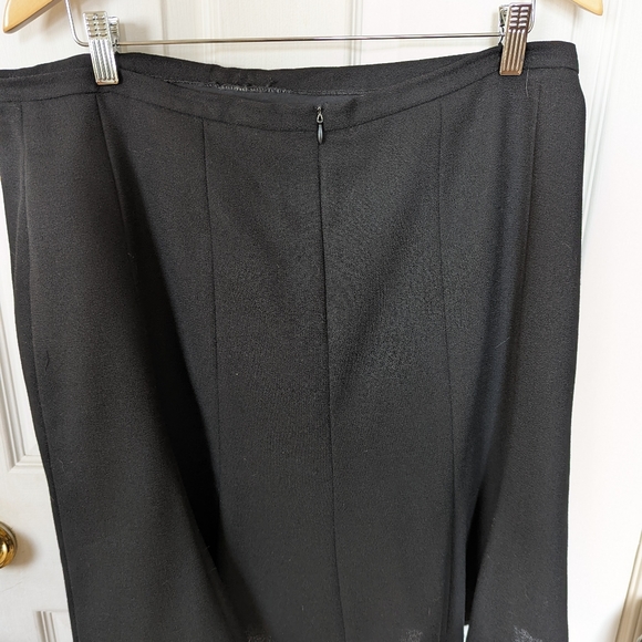 Stefi Lara skirt suit - Picture 4 of 6